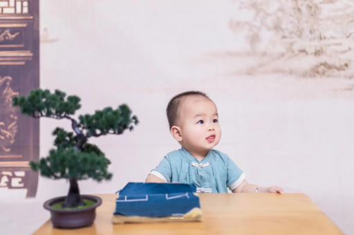 梁山宝宝喊肚子疼怎么回事